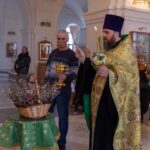 "12 апреля 2025 года, в канун праздника Входа Господня в Иерусалим, (Вербного воскресенья), протоиерей Дмитрий Культинов совершил всенощное бдение в храме Преображения Господня п. Кадом."