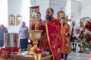 "25 апреля 2025 года, в пятницу Светлой седмицы, день празднования иконы Божией Матери «Живоносный источник», протоиерей Дмитрий Культинов совершил Божественную литургию в храме Преображения Господня п. Кадом." 
