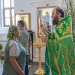 "8 июня 2025 года, в праздник Святой Троицы (Пятидесятницы), протоиерей Дмитрий Культинов совершил Божественную литургию в храме Преображения Господня п. Кадом."